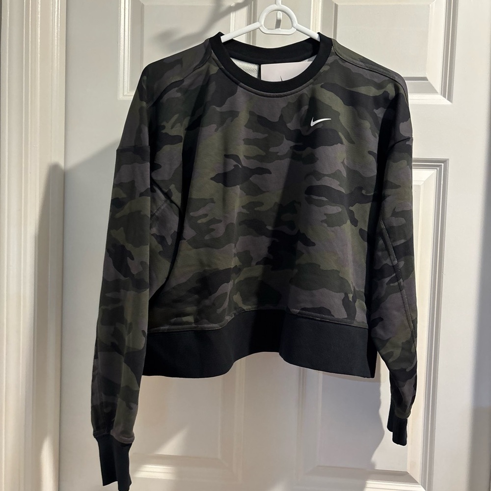 Nike Women's Dri-fit Get Fit Camo Crop Training Crewneck Sweatshirt